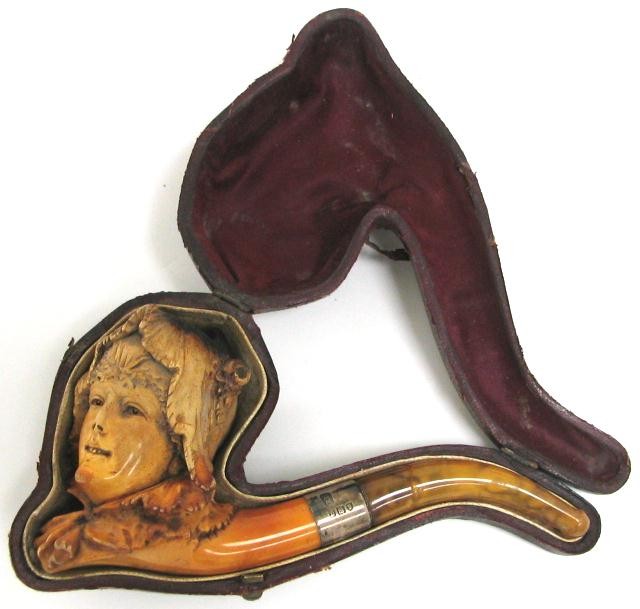 Fine Carved Meerschaum Pipe  (CUR249)