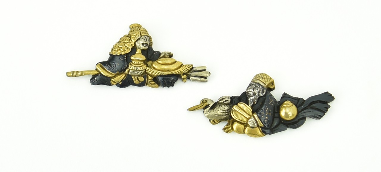 Kinko Menuki gold, silver, and Shakudo: Motif of Duck and figure with Vessels