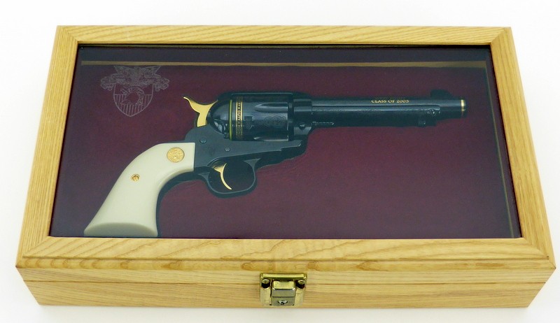 LE LIVRE DES ARMES - CARABINES ET FUSILS DE CHASSE by VENNER, Dominique