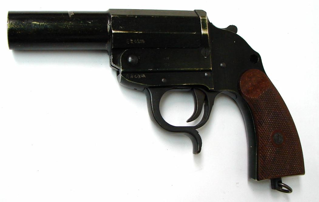 World War II German aluminum flare pistol (MM734 )