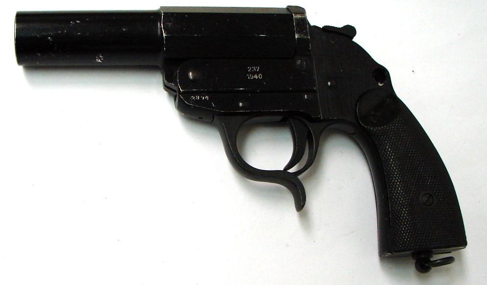 World War II German aluminum flare gun (MM738 )