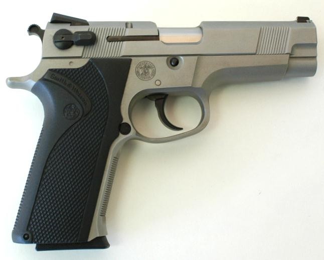 Smith & Wesson Model 5906 9mm Auto caliber Performance Center pistol ...