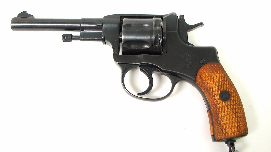 Russian 1895 Nagant 7.62 X 38 R caliber revolver. With holster and ...