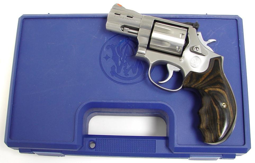 Smith & Wesson Model 686-4 Plus .357 Magnum caliber revolver ...
